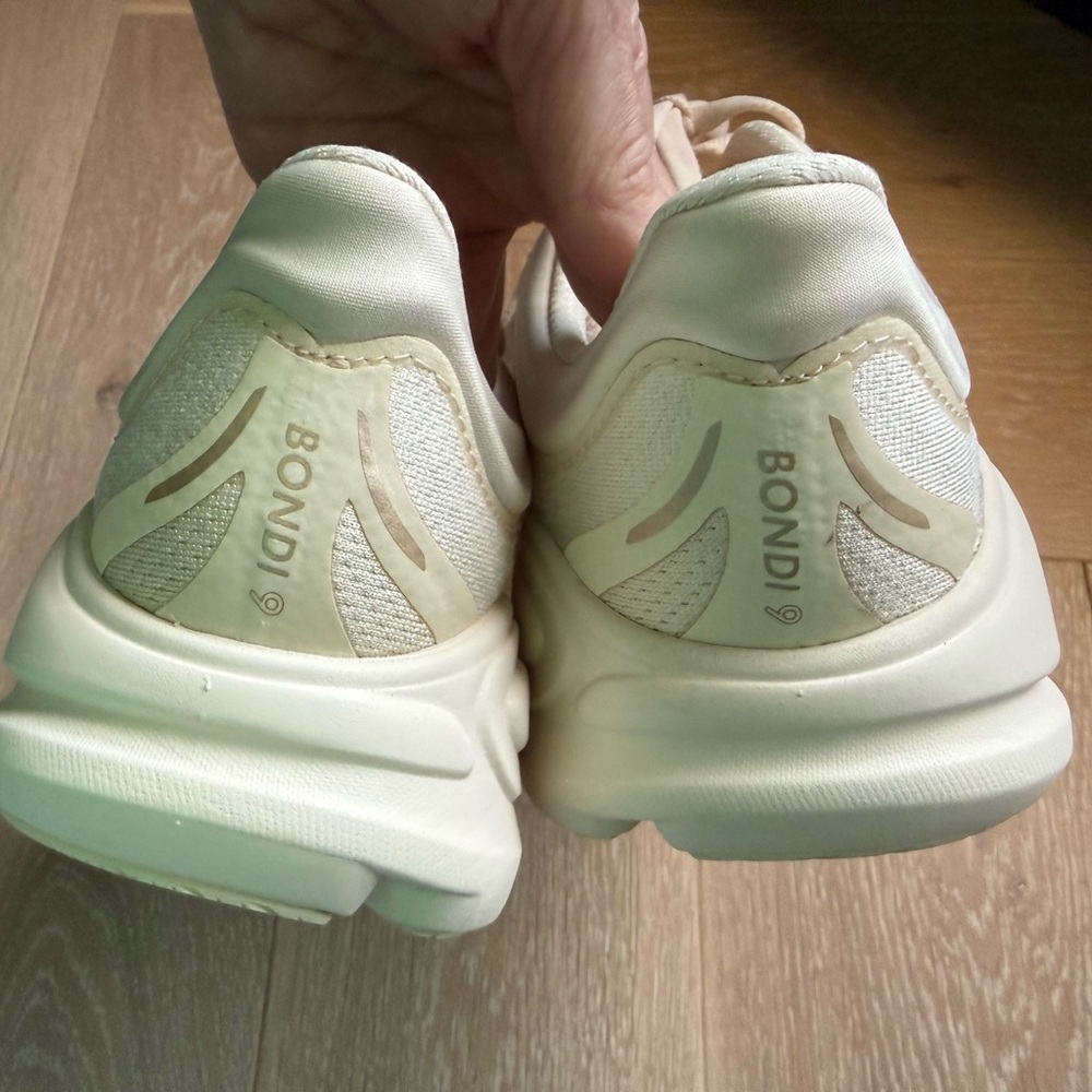 Hoka Bondi 9 women’s size 6B - Picture 3 of 7